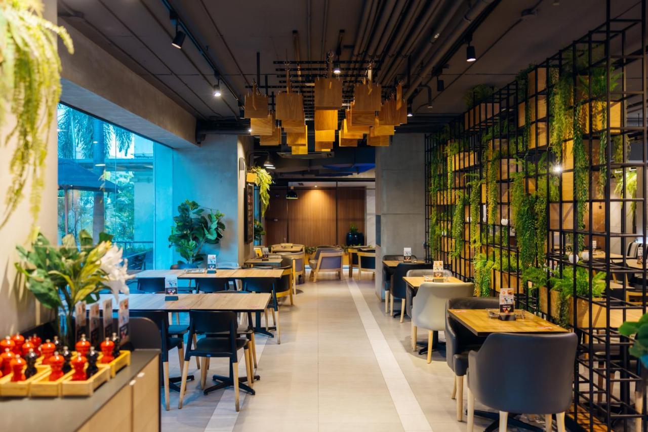 Shama Lakeview Asoke Отель 4*